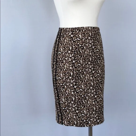 NWT WHBM Leopard Stretch Pencil Skirt Size 2P - Picture 5 of 11